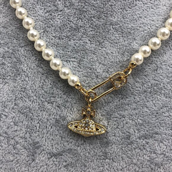 💎Vivienne Westwood Gold Safety Pin Pearl Necklace💎 - Picture 3 of 6